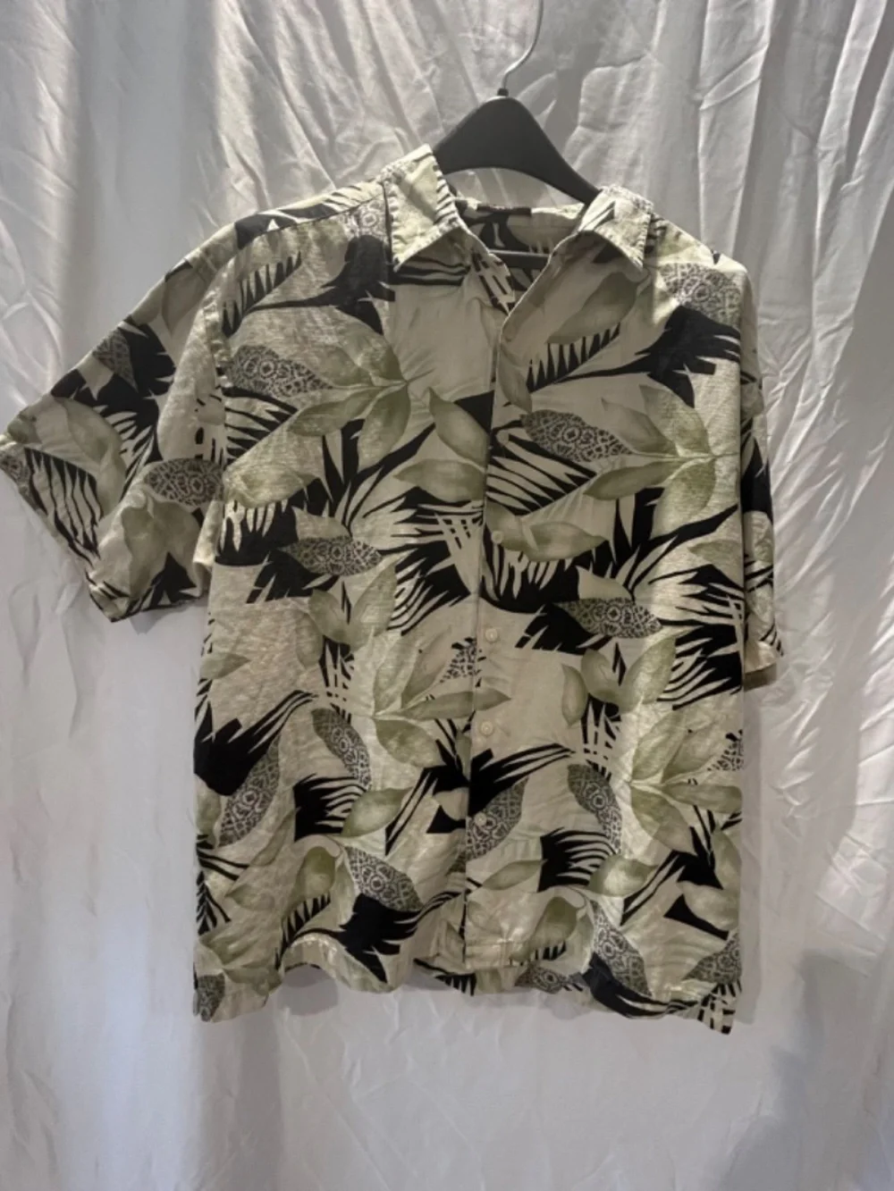 Vintage Geoffrey Beene 100% Silk Shirt Mens Large, Tropical Hawaiian Floral Leaf